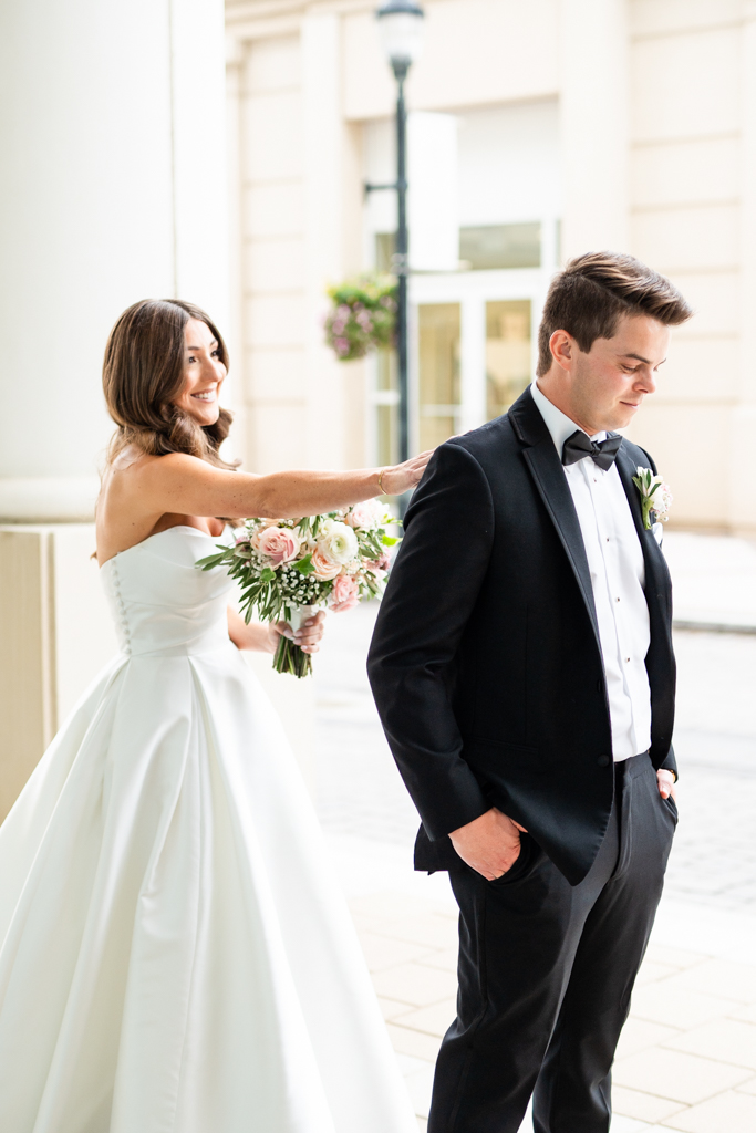 Bride and groom portraits in Annapolis, Maryland on a rainy wedding day