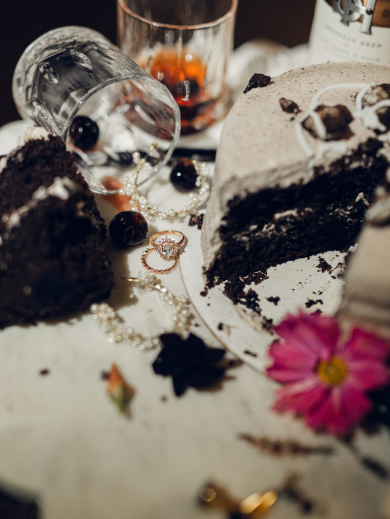 Wedding rings and wedding cake